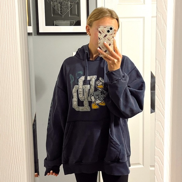 Disney Donald Duck Vintage Embroidered Sweatshirt - Picture 1 of 12